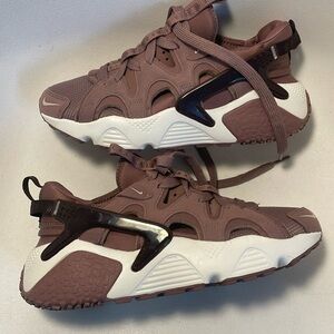 SOLD - NWOB Nike Air Huarache 8.5